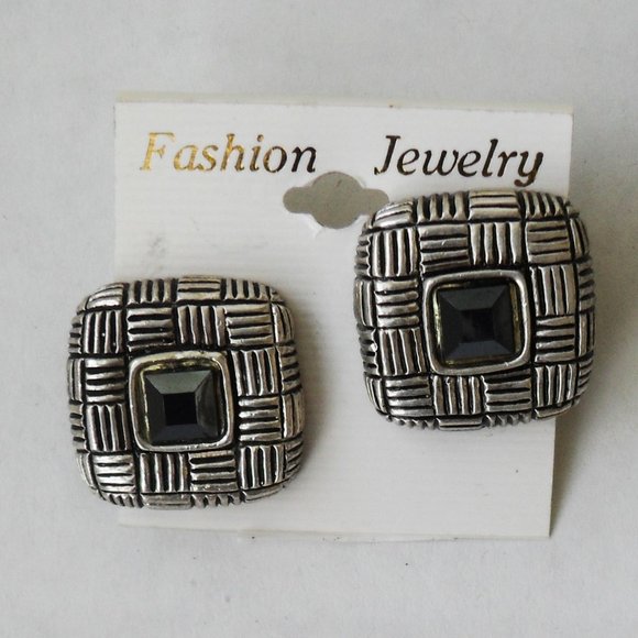 NEW - Clip On Square Earrings - Picture 3 of 3